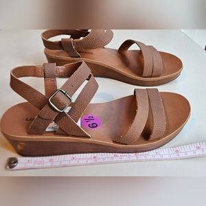Lucky Brand Sandals Tan Vegan Leather Size 6.5 New With Tag